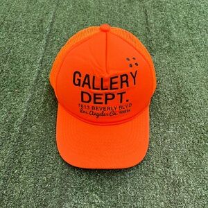 Gallery dept hat